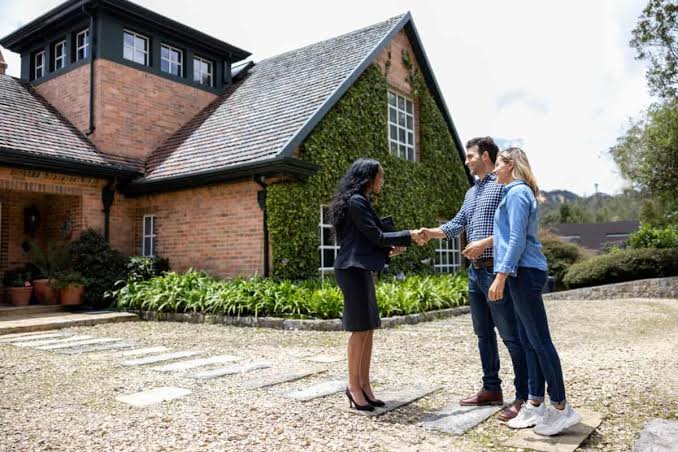 market yourself as a qualified real estate agent